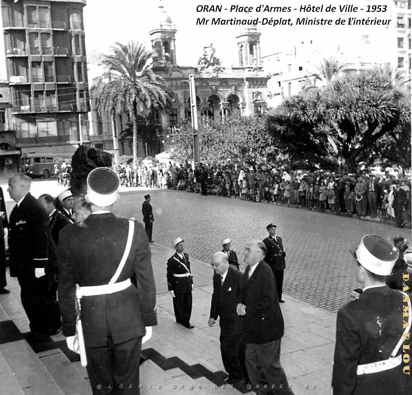 Oran - Place d'Armes - Arrivee de Mr Martinaud-Deplat - 1953.jpg